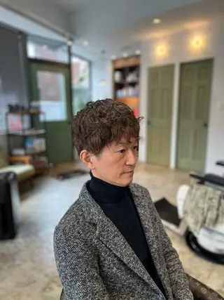 ミディアム パーマ メンズ メンズ美容室HIGE barber shop所属・中川 響揮のヘアスタイル