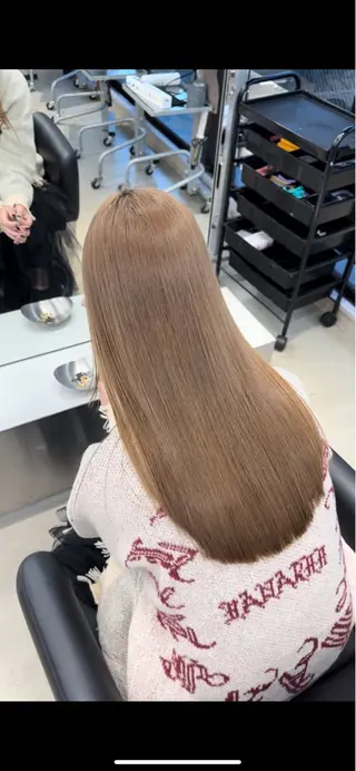 ロング ハイトーン/ 縮毛矯正のヘアスタイル