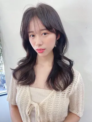 ミディアム カラー レイヤーカット、 大人可愛い　中村美羅のヘアスタイル