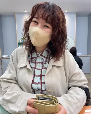 カラー パーマ pole/apartment所属・💓パーマ，💗 レイヤーカットのヘアスタイル