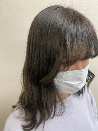 セミロング カラー 石崎 真維のヘアスタイル