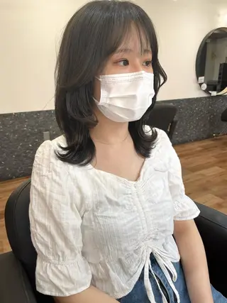 ミディアム レイヤーカット、 大人可愛い　中村美羅のヘアスタイル