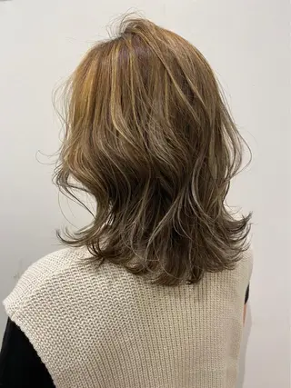 ミディアム カラー 石田 優菜のヘアスタイル