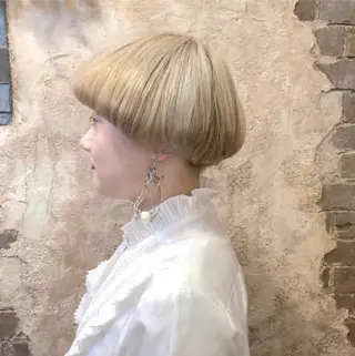 ショート カラー ブリーチ、パーマ 西部笑のヘアスタイル