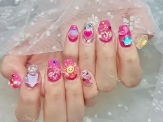 ネイル 🦋 Queenieのネイルデザイン