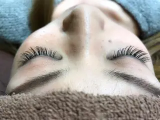 マツエク・マツパ 保子 祐里香のヘアスタイル