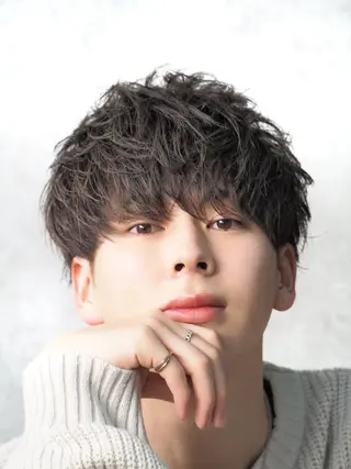 ショート パーマ メンズ GLOW所属・マタカ ミナリのヘアスタイル