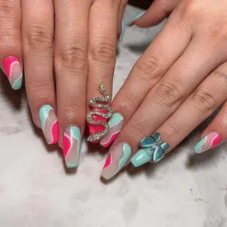 ロング 知花 梨花のネイルデザイン