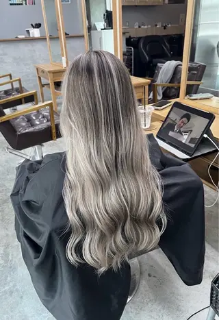 ロング カラー ROBIN所属・指名数No.1 /NAOYAのヘアスタイル