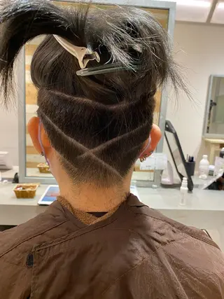 ショート EARTH 榎本のヘアスタイル