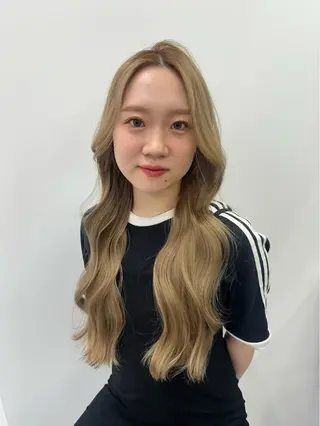 ロング Hana ハイトーン🕯🩰のヘアスタイル