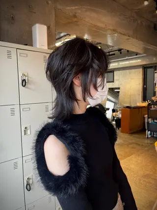 ショート ウルフとデザイン カラーの神のヘアスタイル