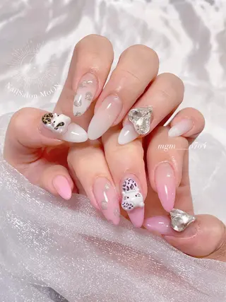 MoON...❤︎ MeGuのネイルデザイン