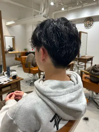 ショート パーマ メンズ 山﨑 燦人のヘアスタイル