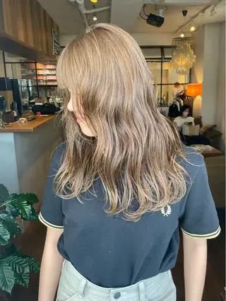 セミロング カラー ファッションに 溶け込むstyleのヘアスタイル