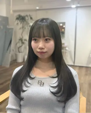 ロング yuzua/透明感 /レイヤー/縮毛矯正のヘアスタイル