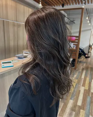 ロング 志賀　輝/ハイライト /縮毛矯正/髪質改善のヘアスタイル