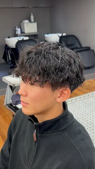ショート パーマ メンズ メンズカット✂️ スキンフェード伊藤陸のヘアスタイル