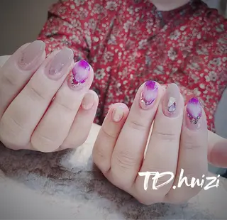 ミディアム めぐみのネイルサロン 惠のネイルデザイン