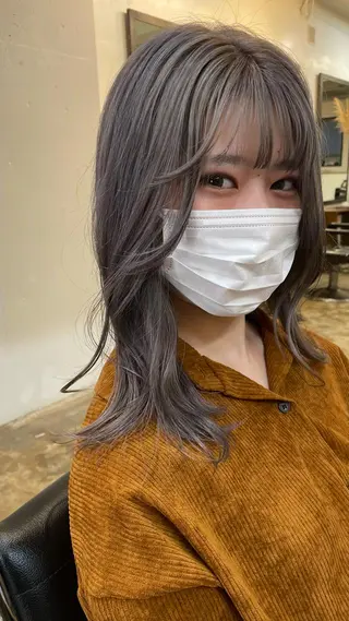 セミロング オリーブカラー 長谷川のヘアスタイル