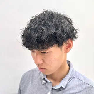 ショート パーマ ヘアアレンジ メンズ 艶カラー の達人のヘアスタイル