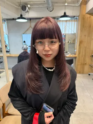 ロング カラー ミルクティー× グレージュMOMOのヘアスタイル