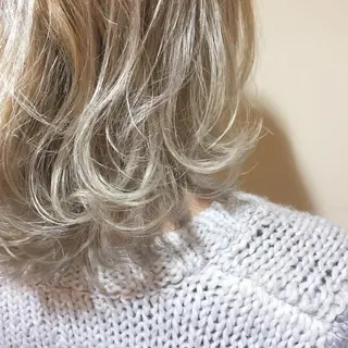 ミディアム カラー 加藤 綾華のヘアスタイル