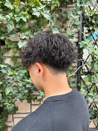 ショート パーマ メンズ 溝口 槙里也のヘアスタイル