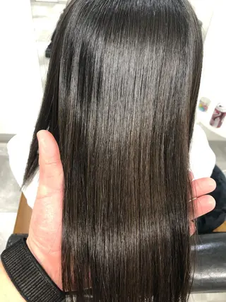 ロング 美髪の錬金術師 チダ ヨシヒロのヘアスタイル