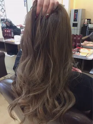 カラー 磧本 祐里恵のヘアスタイル