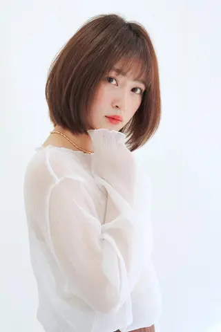 ショート 白髪ぼかしモデル募集 今村理央奈のヘアスタイル