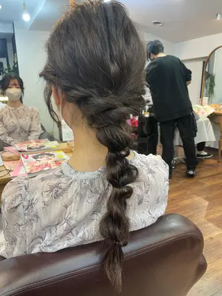 ミディアム ヘアアレンジ レイヤーカット、 大人可愛い　中村美羅のヘアスタイル