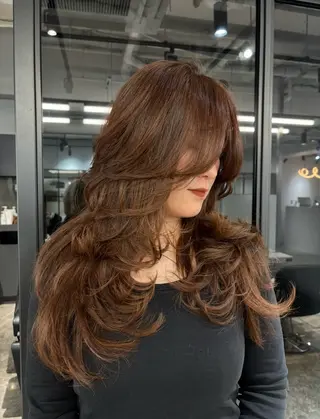 ロング karin🪩海外風 バタフライカットのヘアスタイル