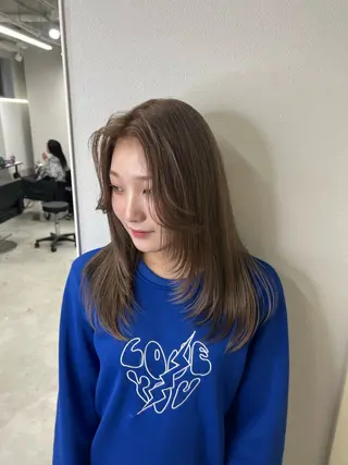 セミロング maya レイヤーカットのヘアスタイル