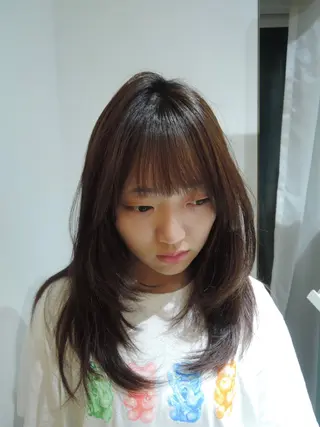 ミディアム YUI／レイヤー カット/透明感カラーのヘアスタイル