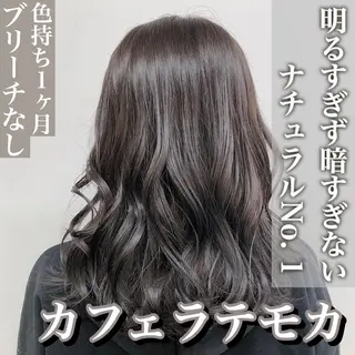 ミディアム カラー レイヤーカット 透明感カラーのヘアスタイル