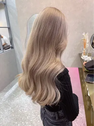 セミロング カラー Lond Le'a /ハイトーンカラーのヘアスタイル