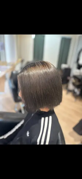 ショート カラー ELLE&SALLY Tamoriのヘアスタイル