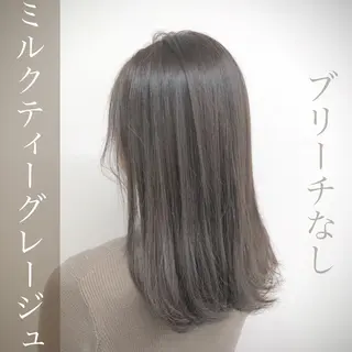 ミディアム カラー レイヤーカット 透明感カラーのヘアスタイル
