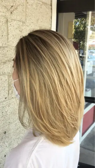 ミディアム カラー 韓国×海外レイヤー/ ISSEIのヘアスタイル