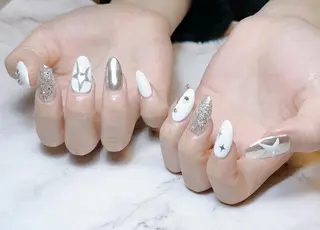 ネイル RAFFINE 月🦋🩵のネイルデザイン