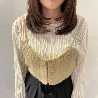 ミディアム ヘアアレンジ mina / 透明感ベージュカラーのヘアスタイル