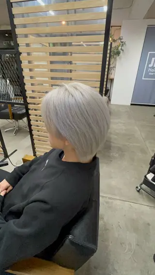 ショート カラー やりすぎないパーマ ニュアンスパーマのヘアスタイル