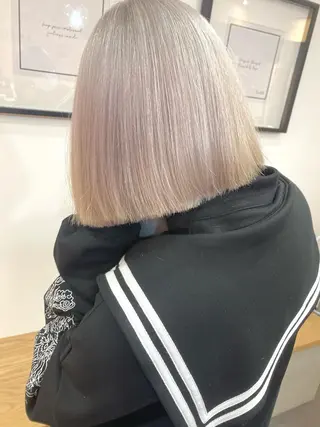 ショート カラー 艶ハイトーンブリーチ 🌈小林侑雅のヘアスタイル