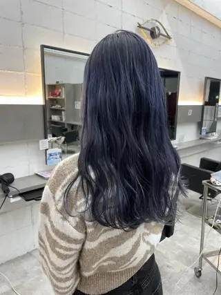 ロング カラー 青髪特化🩵ブリーチ ハッシュカットのヘアスタイル