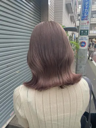 ミディアム カラー ヤスザトアヤノ ／レイヤー／オリーブのヘアスタイル