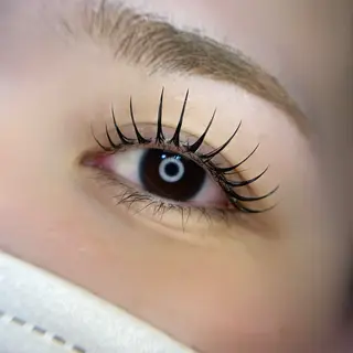 マツエク・マツパ Helena_ まひろのヘアスタイル