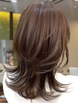 セミロング タニモト ミユキのヘアスタイル