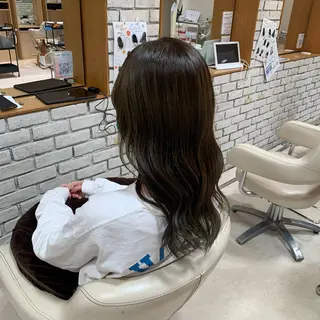 ロング カラー 宮本 季奈のヘアスタイル