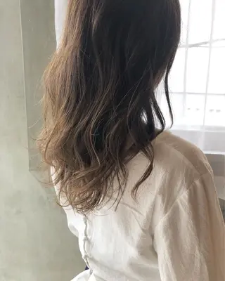 セミロング カラー 岡本 一平のヘアスタイル